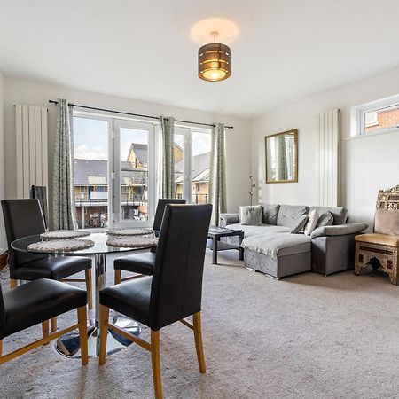 Modern 2 Bedroom Apartment In Mitcham, London Luaran gambar