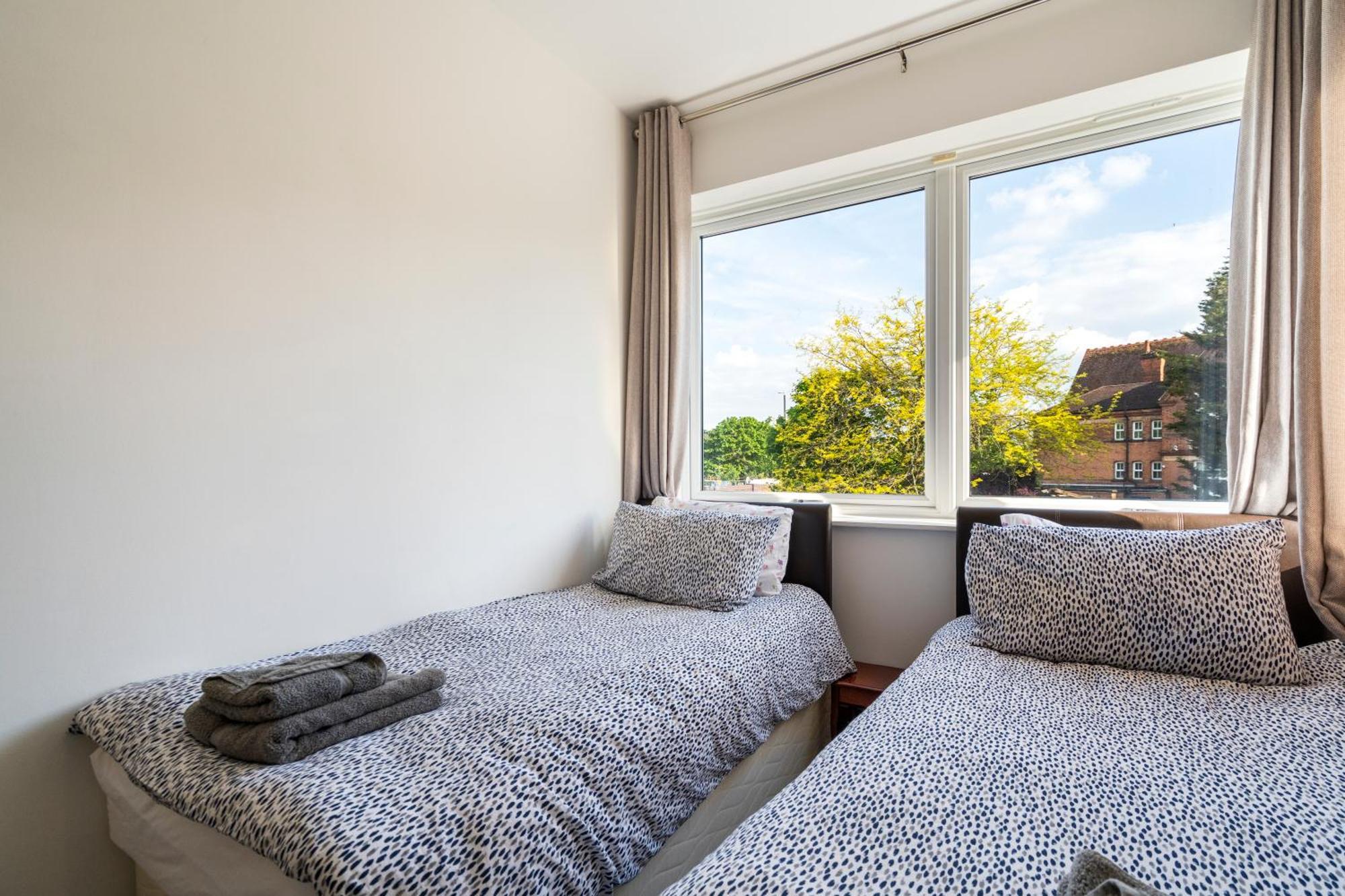 Modern 2 Bedroom Apartment In Mitcham, London Luaran gambar