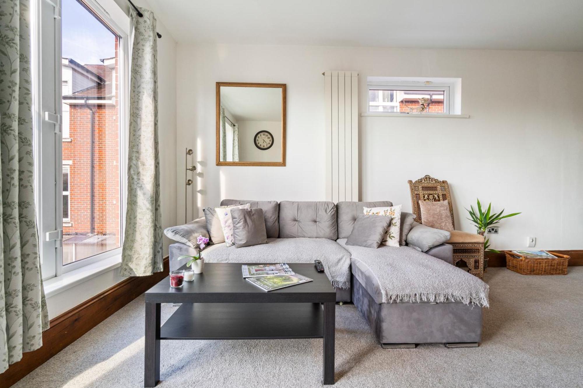 Modern 2 Bedroom Apartment In Mitcham, London Luaran gambar