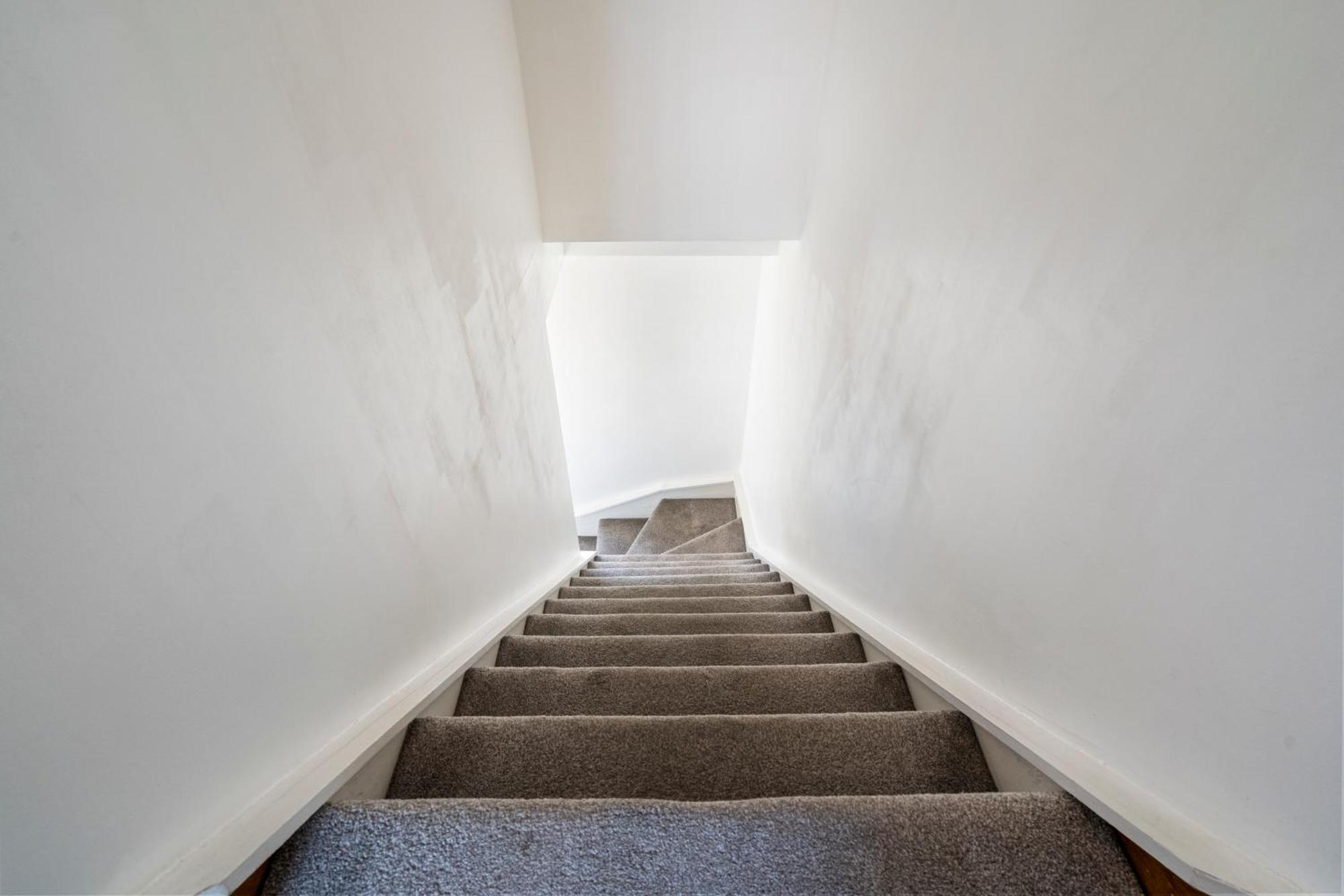 Modern 2 Bedroom Apartment In Mitcham, London Luaran gambar