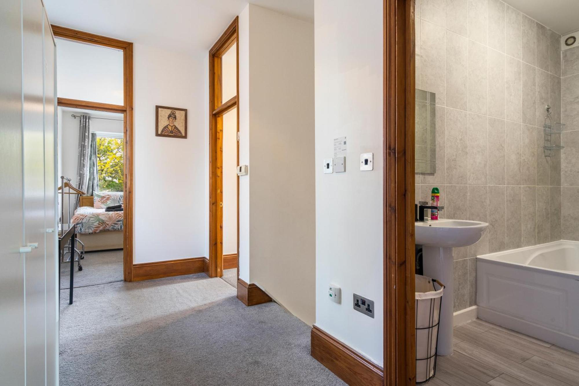 Modern 2 Bedroom Apartment In Mitcham, London Luaran gambar