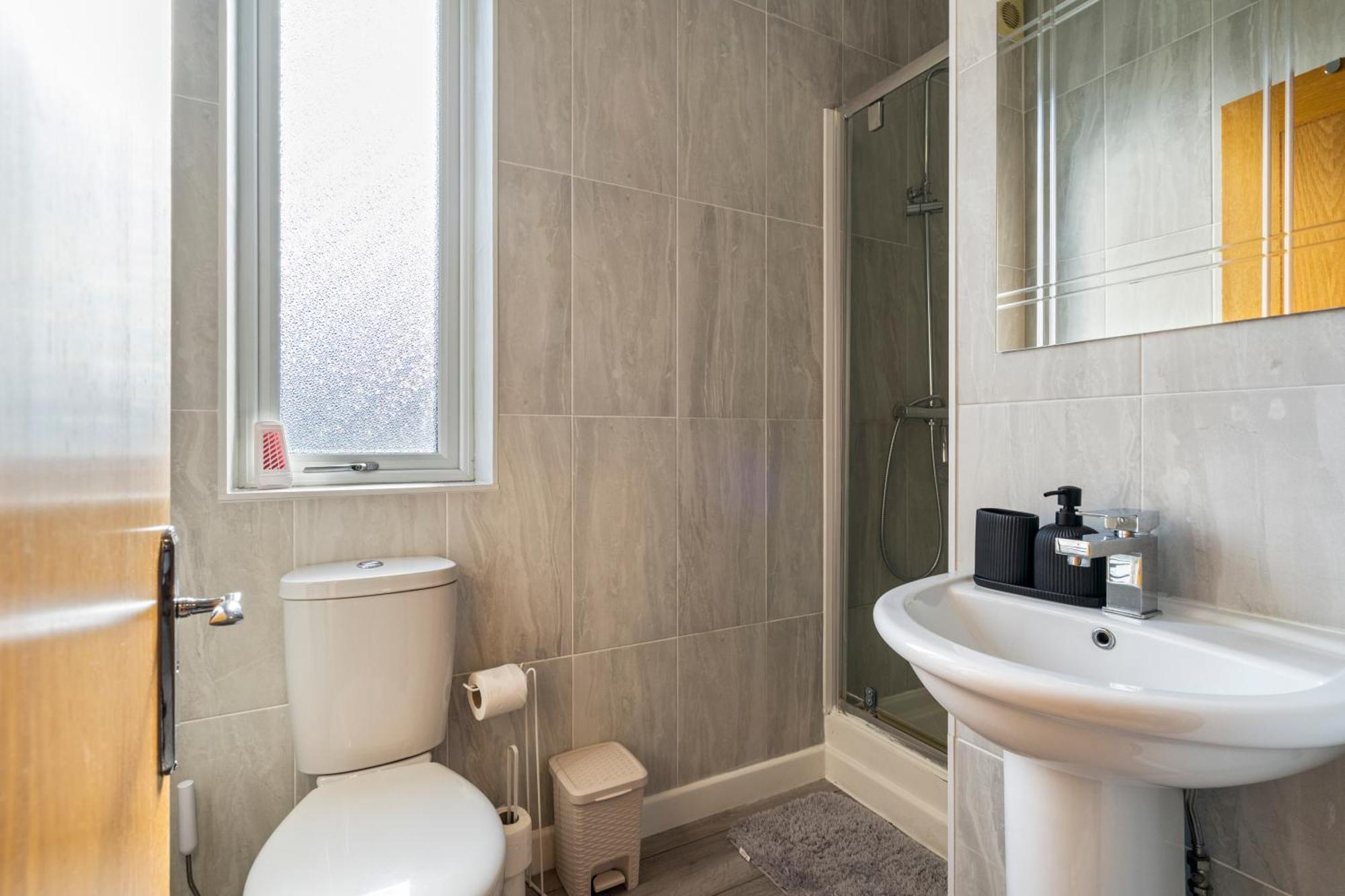 Modern 2 Bedroom Apartment In Mitcham, London Luaran gambar